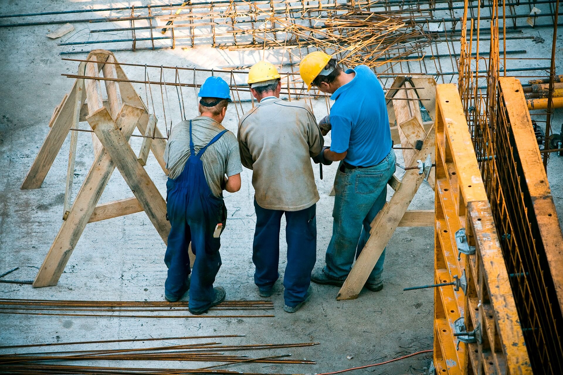 Large-construction-worker-2021-08-30-02-31-41-utc